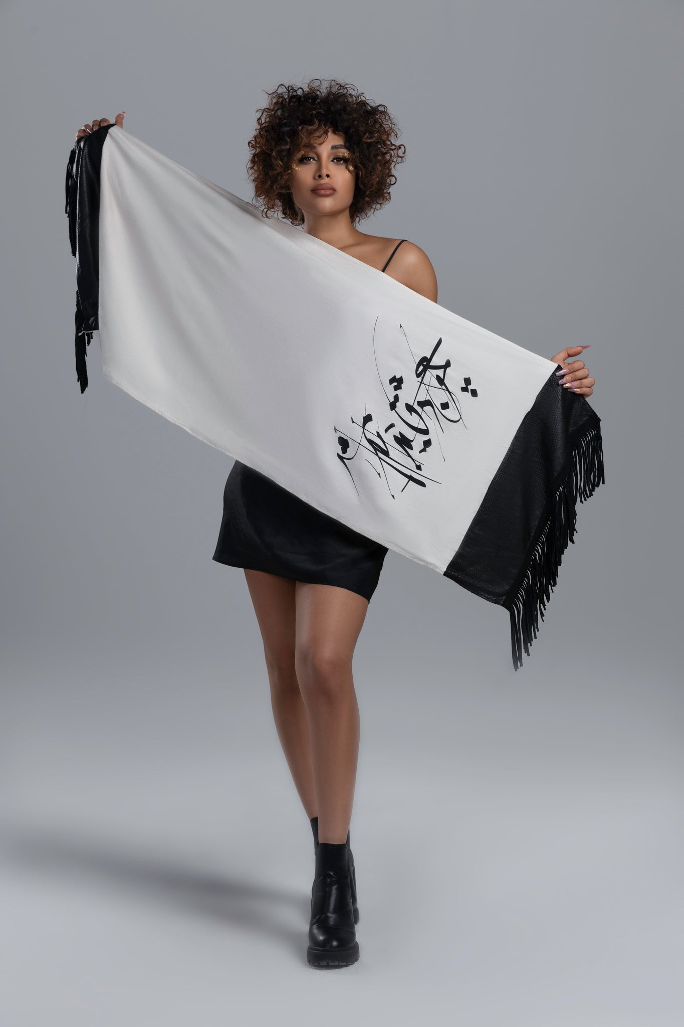 Razani Black & White Scarf